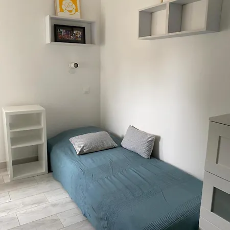 Beautiful Dwelling Close To The Sea Apartment