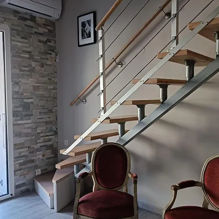 Beautiful Dwelling Close To The Sea Διαμέρισμα *